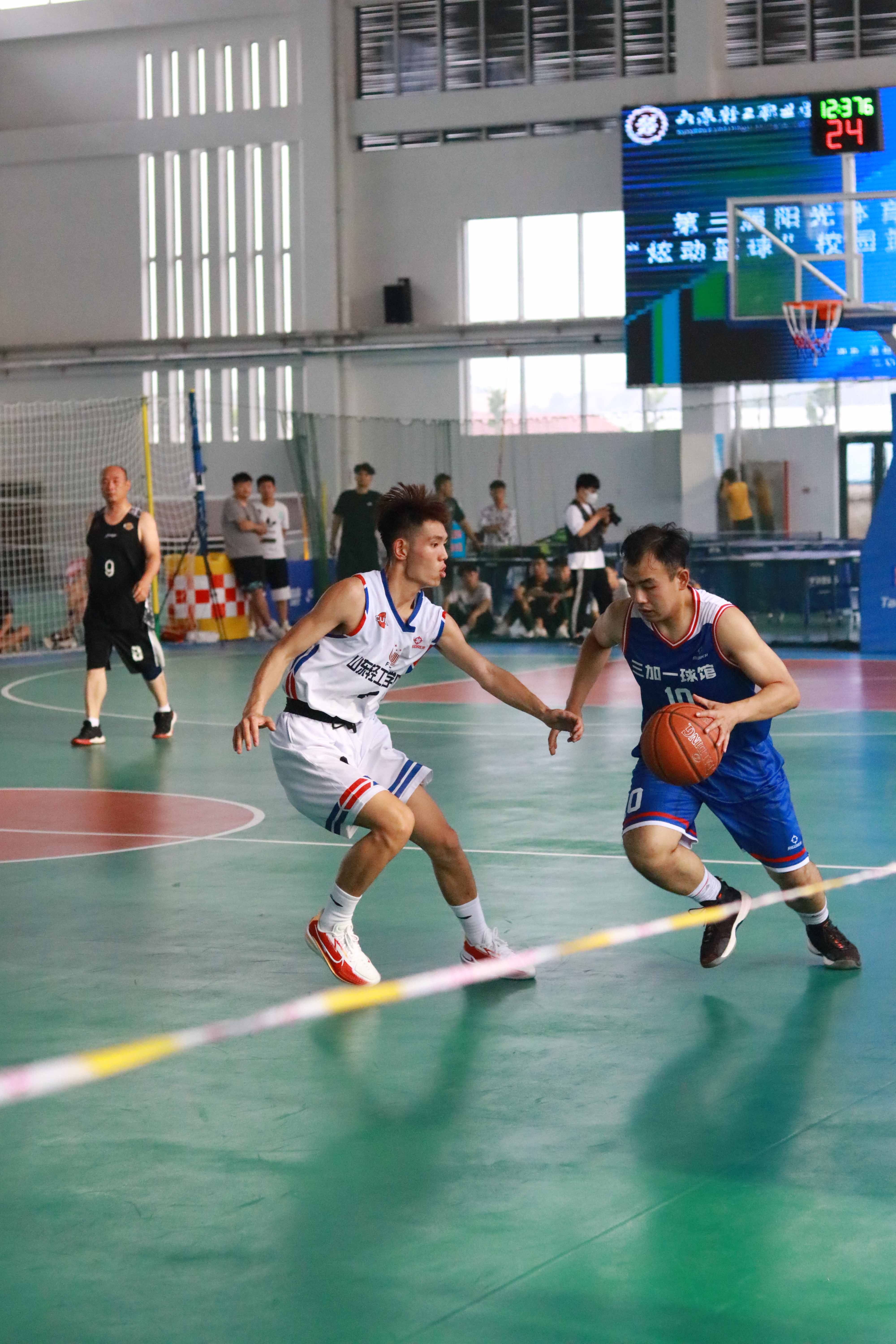 籃球盛宴！獨行俠主場迎戰(zhàn)尼克斯，勝負(fù)難料